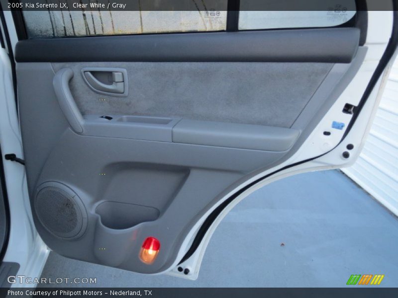 Clear White / Gray 2005 Kia Sorento LX