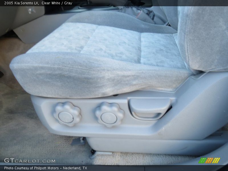 Clear White / Gray 2005 Kia Sorento LX
