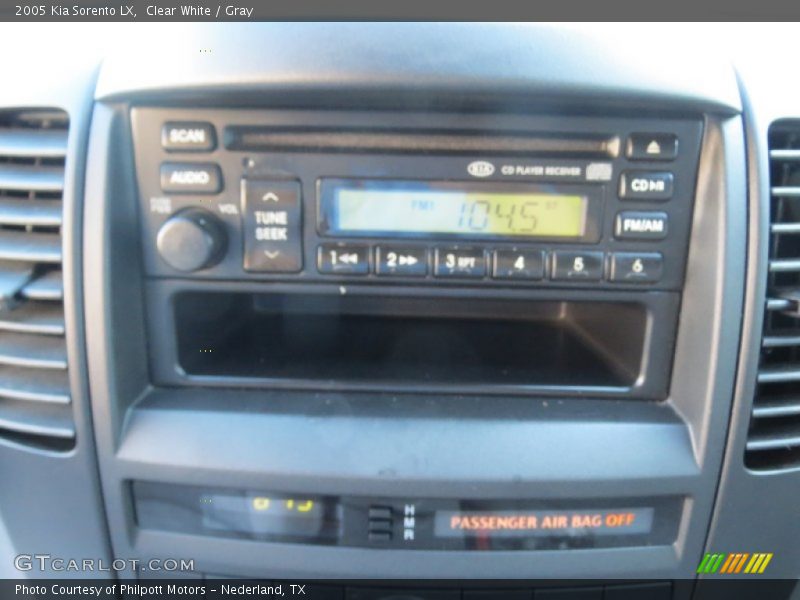 Clear White / Gray 2005 Kia Sorento LX