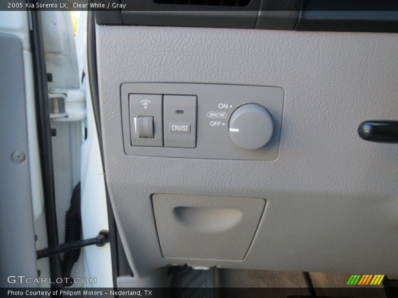 Clear White / Gray 2005 Kia Sorento LX