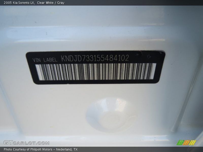 Clear White / Gray 2005 Kia Sorento LX