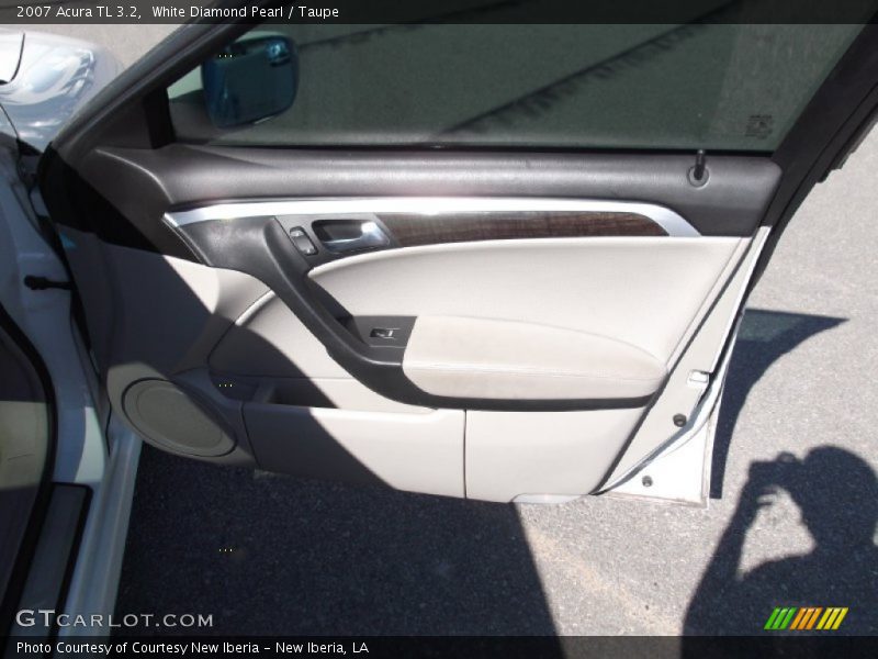 White Diamond Pearl / Taupe 2007 Acura TL 3.2