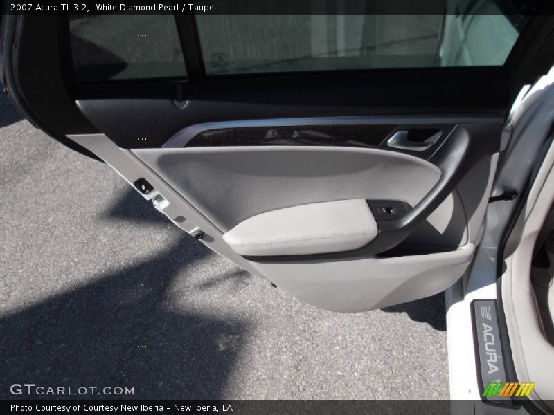 White Diamond Pearl / Taupe 2007 Acura TL 3.2