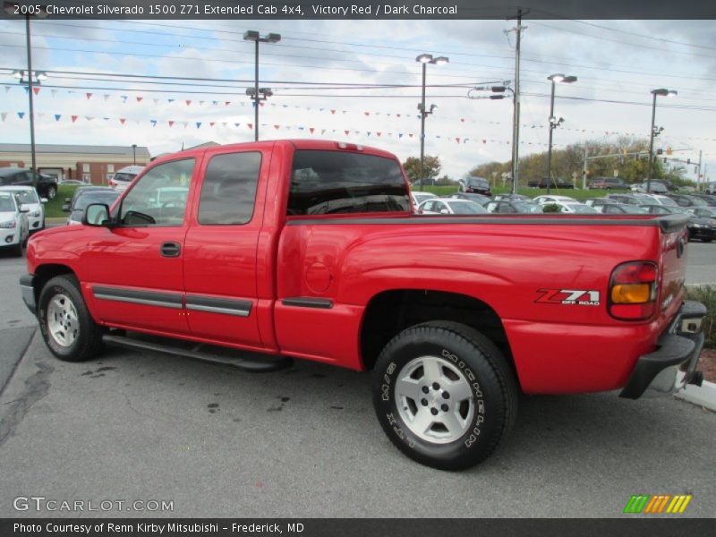 Victory Red / Dark Charcoal 2005 Chevrolet Silverado 1500 Z71 Extended Cab 4x4