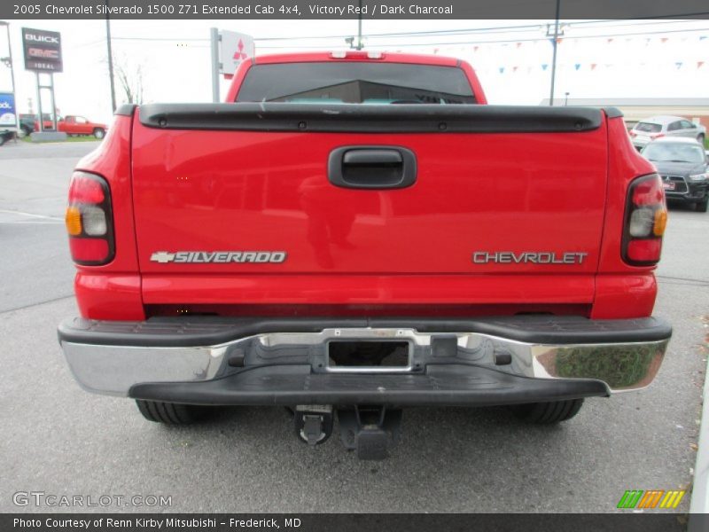 Victory Red / Dark Charcoal 2005 Chevrolet Silverado 1500 Z71 Extended Cab 4x4