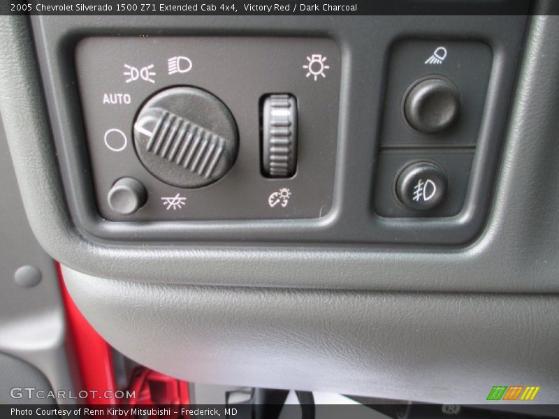 Victory Red / Dark Charcoal 2005 Chevrolet Silverado 1500 Z71 Extended Cab 4x4