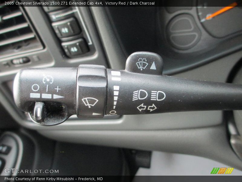 Victory Red / Dark Charcoal 2005 Chevrolet Silverado 1500 Z71 Extended Cab 4x4