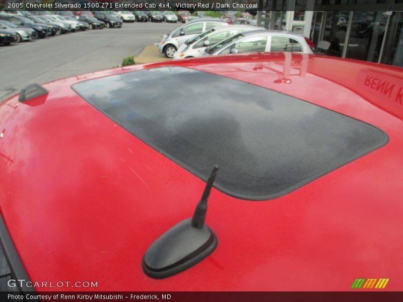 Victory Red / Dark Charcoal 2005 Chevrolet Silverado 1500 Z71 Extended Cab 4x4