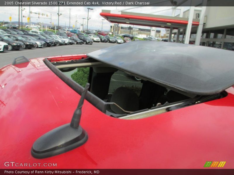 Victory Red / Dark Charcoal 2005 Chevrolet Silverado 1500 Z71 Extended Cab 4x4