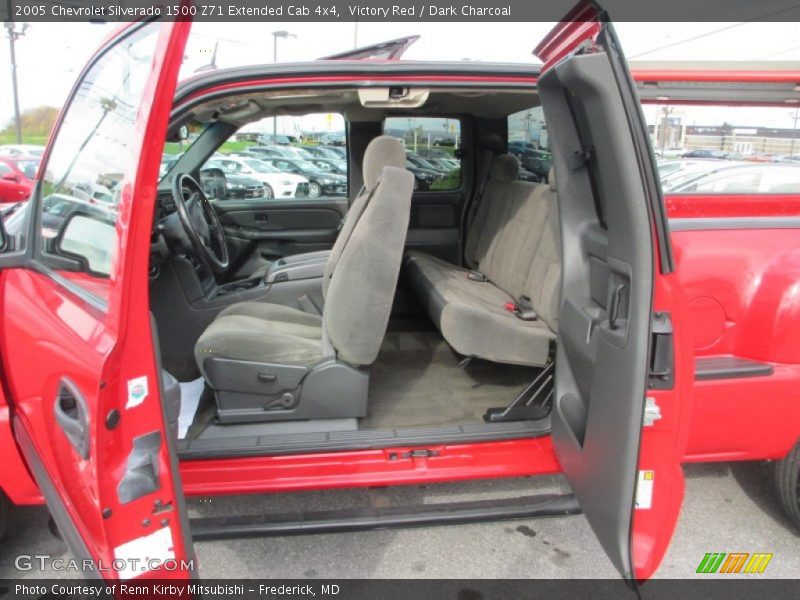 Victory Red / Dark Charcoal 2005 Chevrolet Silverado 1500 Z71 Extended Cab 4x4
