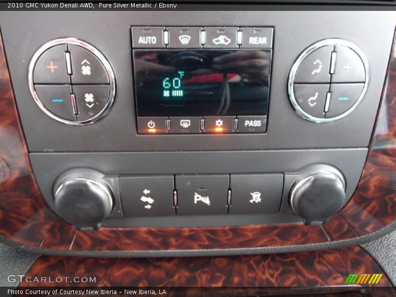 Pure Silver Metallic / Ebony 2010 GMC Yukon Denali AWD