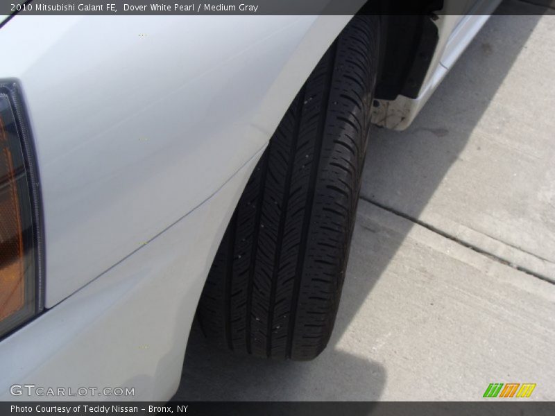Dover White Pearl / Medium Gray 2010 Mitsubishi Galant FE