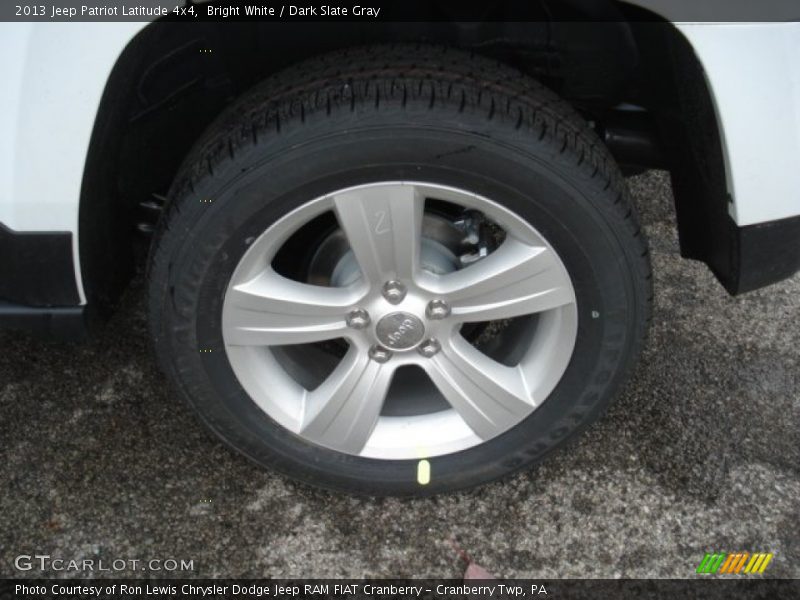 Bright White / Dark Slate Gray 2013 Jeep Patriot Latitude 4x4