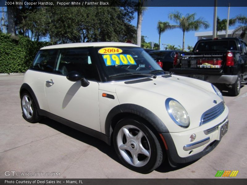 Pepper White / Panther Black 2004 Mini Cooper Hardtop