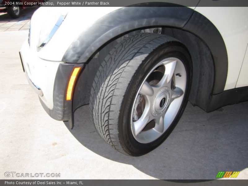 Pepper White / Panther Black 2004 Mini Cooper Hardtop