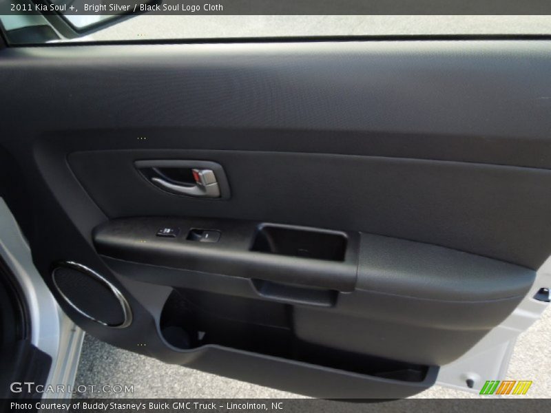 Bright Silver / Black Soul Logo Cloth 2011 Kia Soul +