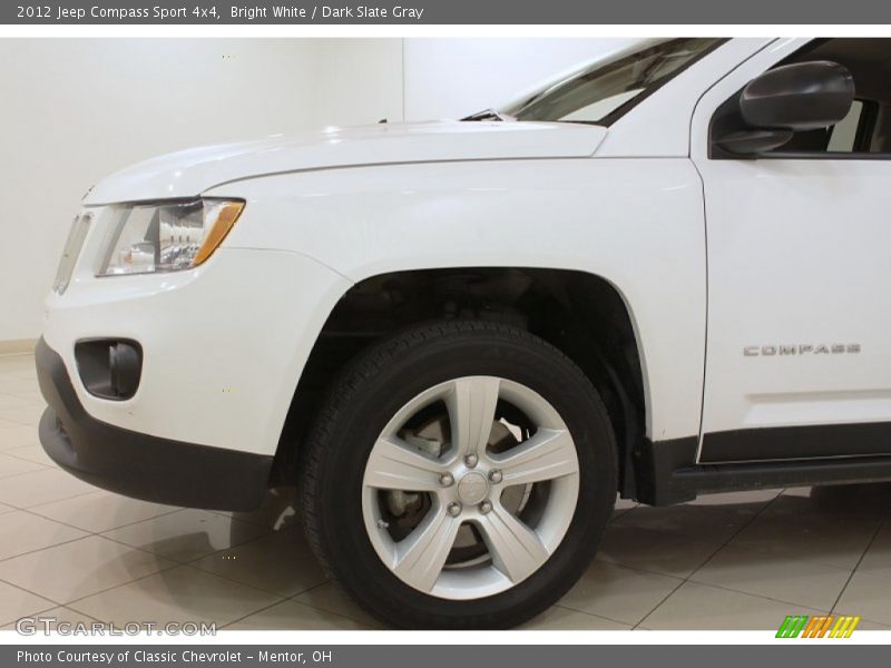 Bright White / Dark Slate Gray 2012 Jeep Compass Sport 4x4