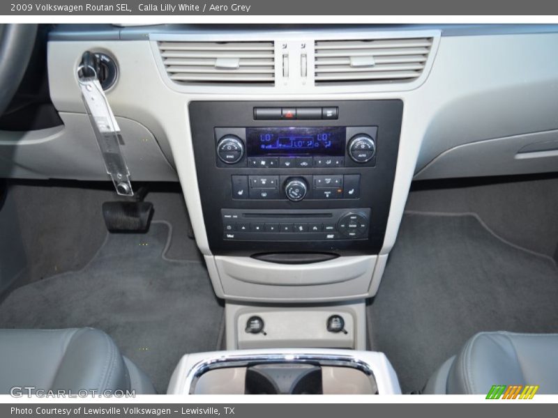 Calla Lilly White / Aero Grey 2009 Volkswagen Routan SEL