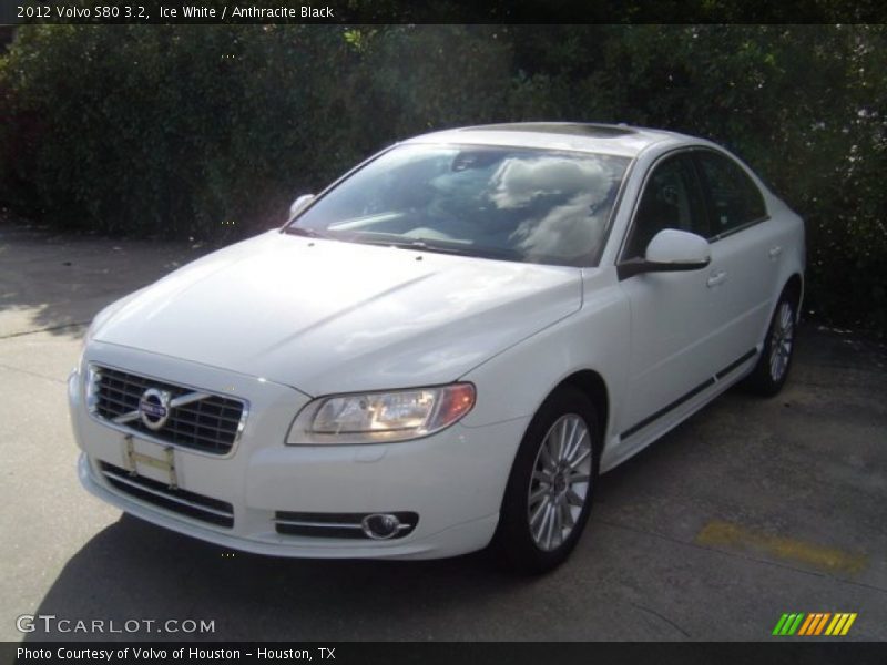 Ice White / Anthracite Black 2012 Volvo S80 3.2