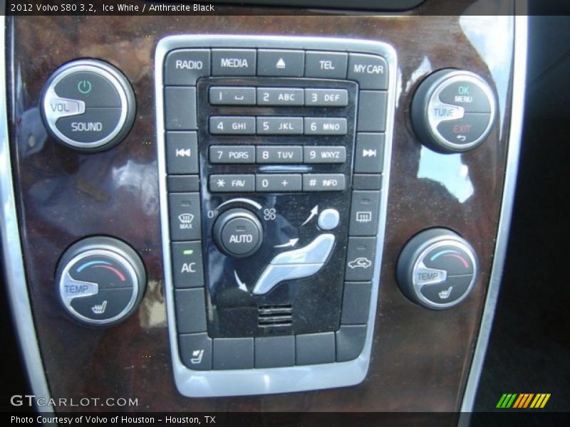 Ice White / Anthracite Black 2012 Volvo S80 3.2