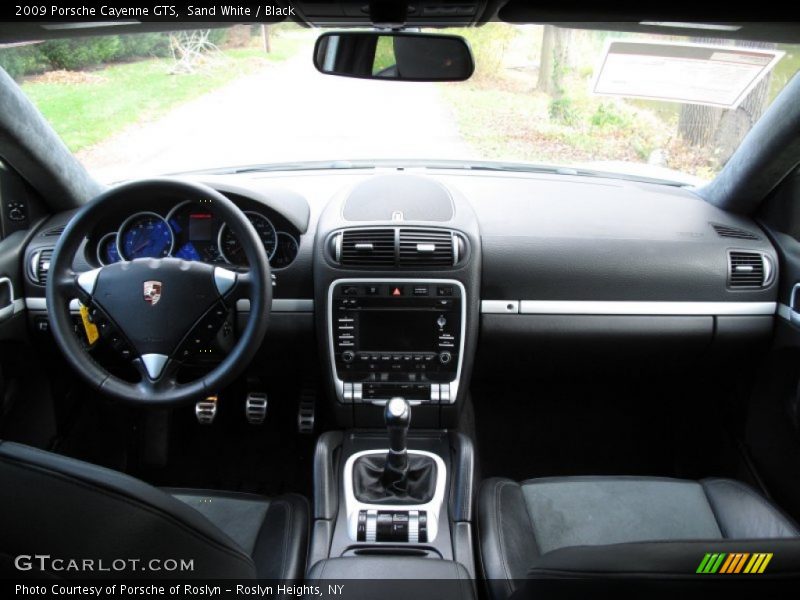 Dashboard of 2009 Cayenne GTS