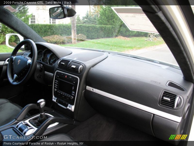 Dashboard of 2009 Cayenne GTS