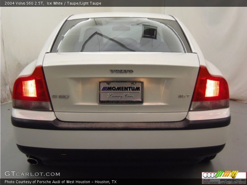 Ice White / Taupe/Light Taupe 2004 Volvo S60 2.5T
