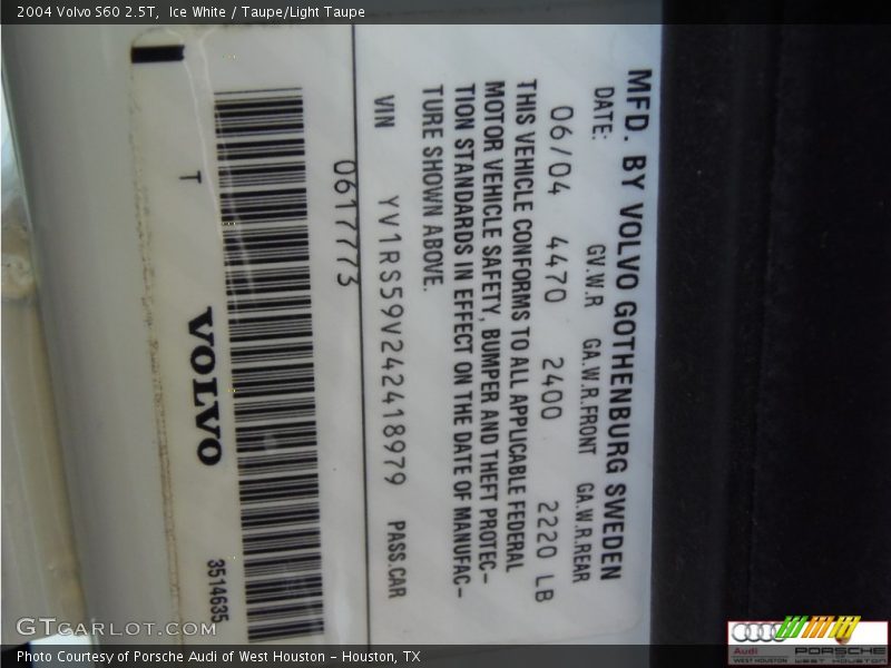 Ice White / Taupe/Light Taupe 2004 Volvo S60 2.5T