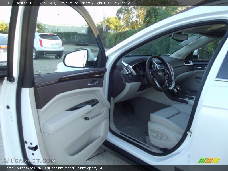 Platinum Ice Tricoat / Light Titanium/Ebony 2013 Cadillac SRX Luxury FWD