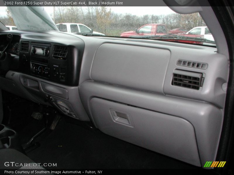 Black / Medium Flint 2002 Ford F250 Super Duty XLT SuperCab 4x4