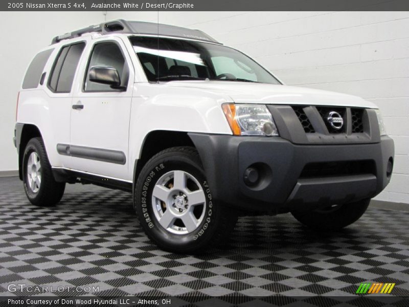 Avalanche White / Desert/Graphite 2005 Nissan Xterra S 4x4