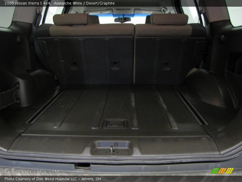 Avalanche White / Desert/Graphite 2005 Nissan Xterra S 4x4