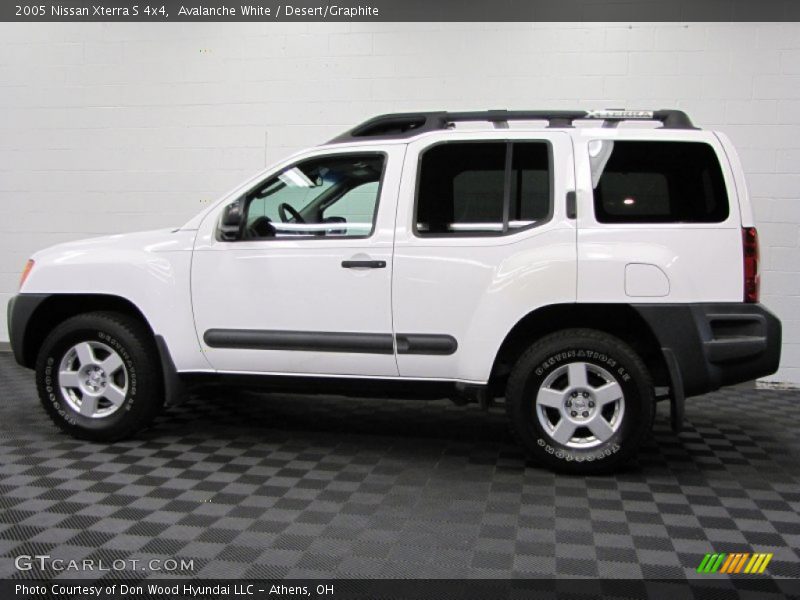 Avalanche White / Desert/Graphite 2005 Nissan Xterra S 4x4