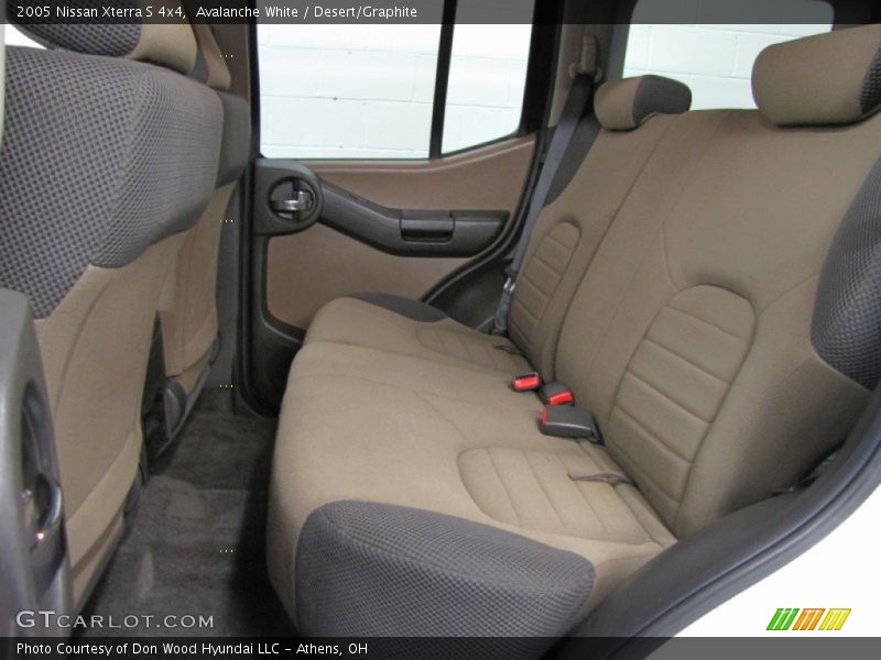 Avalanche White / Desert/Graphite 2005 Nissan Xterra S 4x4