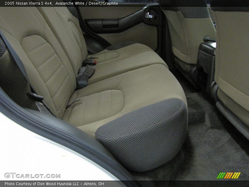 Avalanche White / Desert/Graphite 2005 Nissan Xterra S 4x4