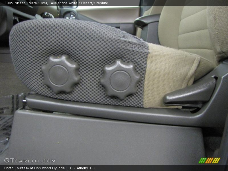 Avalanche White / Desert/Graphite 2005 Nissan Xterra S 4x4