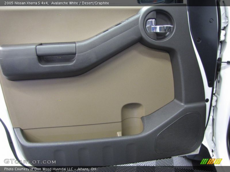 Avalanche White / Desert/Graphite 2005 Nissan Xterra S 4x4