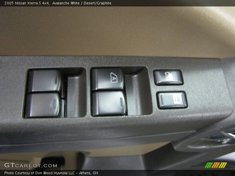 Avalanche White / Desert/Graphite 2005 Nissan Xterra S 4x4