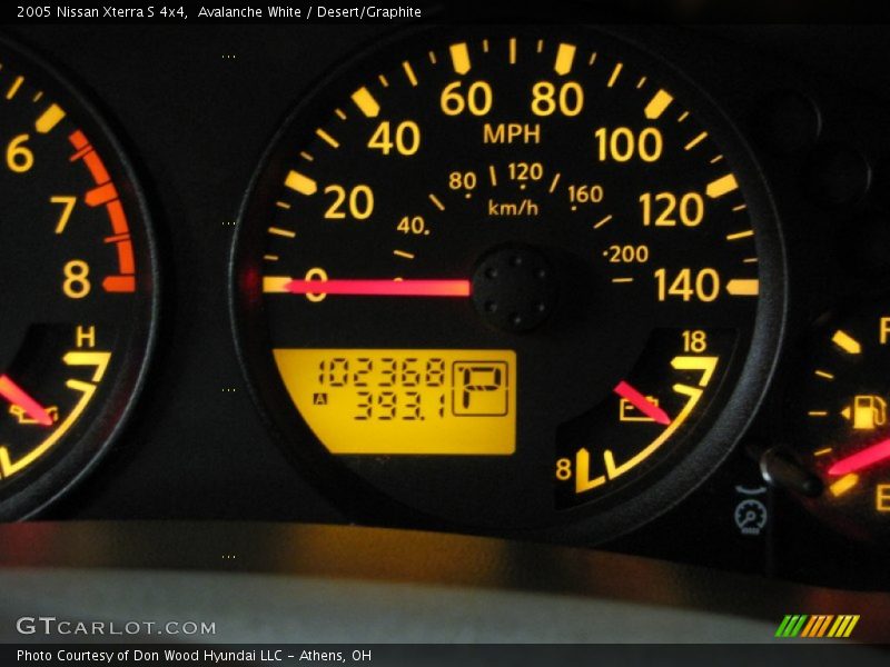 Avalanche White / Desert/Graphite 2005 Nissan Xterra S 4x4