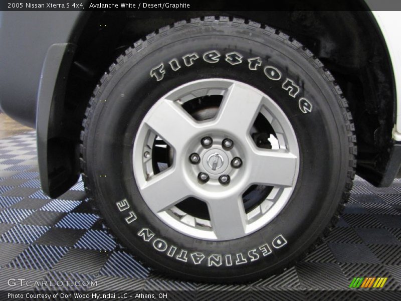 Avalanche White / Desert/Graphite 2005 Nissan Xterra S 4x4