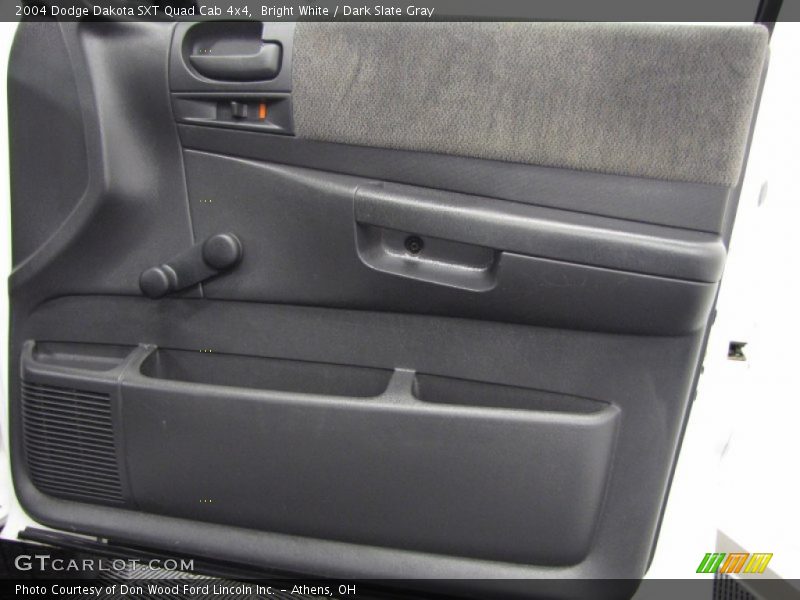 Bright White / Dark Slate Gray 2004 Dodge Dakota SXT Quad Cab 4x4