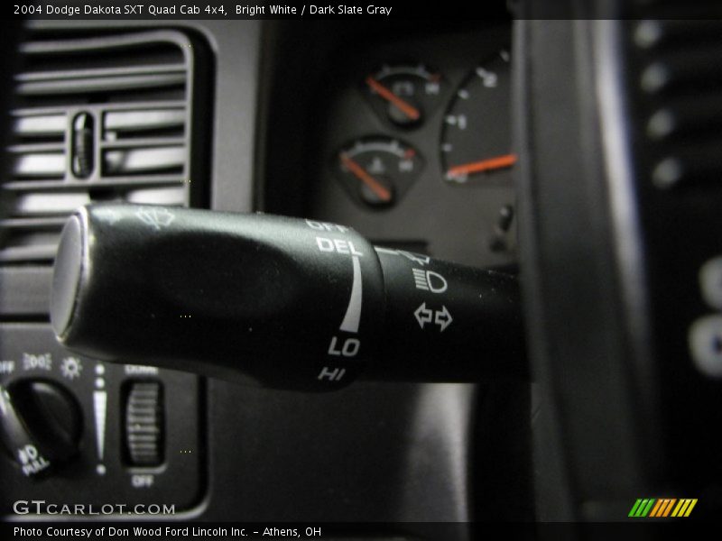 Bright White / Dark Slate Gray 2004 Dodge Dakota SXT Quad Cab 4x4