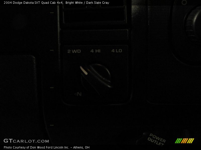 Bright White / Dark Slate Gray 2004 Dodge Dakota SXT Quad Cab 4x4