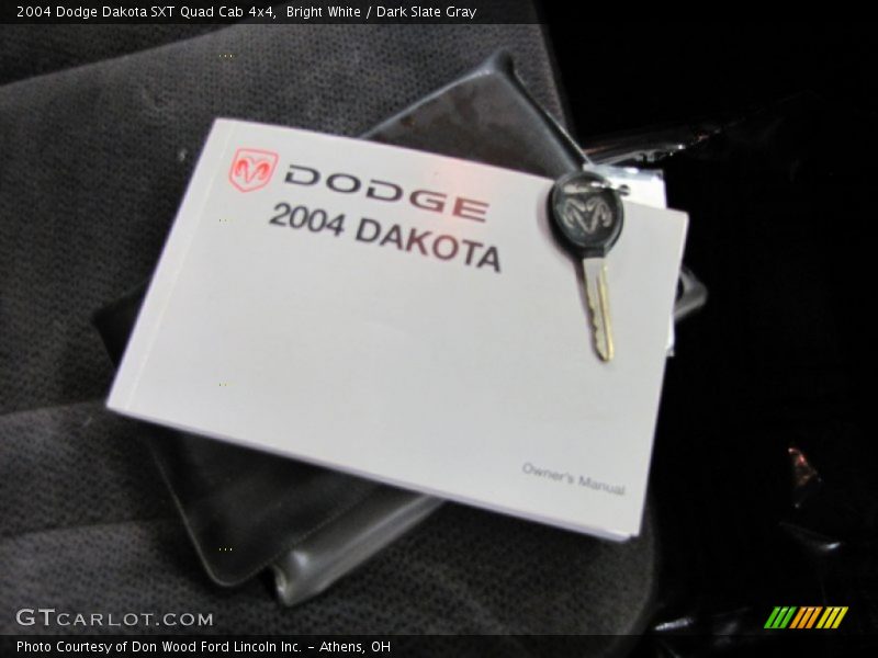 Bright White / Dark Slate Gray 2004 Dodge Dakota SXT Quad Cab 4x4