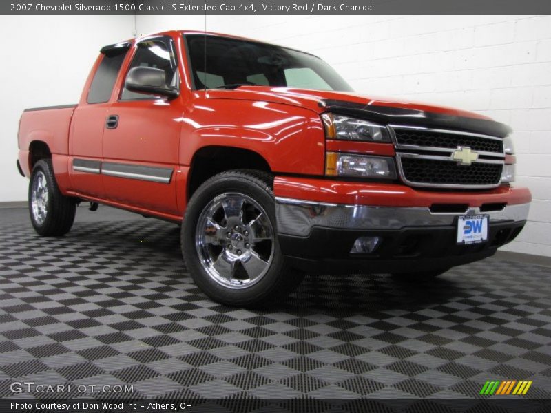 Victory Red / Dark Charcoal 2007 Chevrolet Silverado 1500 Classic LS Extended Cab 4x4