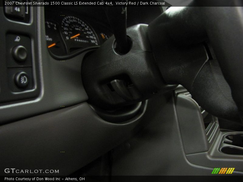 Victory Red / Dark Charcoal 2007 Chevrolet Silverado 1500 Classic LS Extended Cab 4x4
