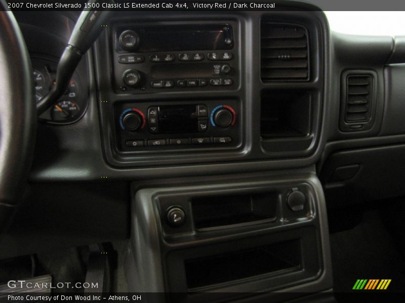 Victory Red / Dark Charcoal 2007 Chevrolet Silverado 1500 Classic LS Extended Cab 4x4