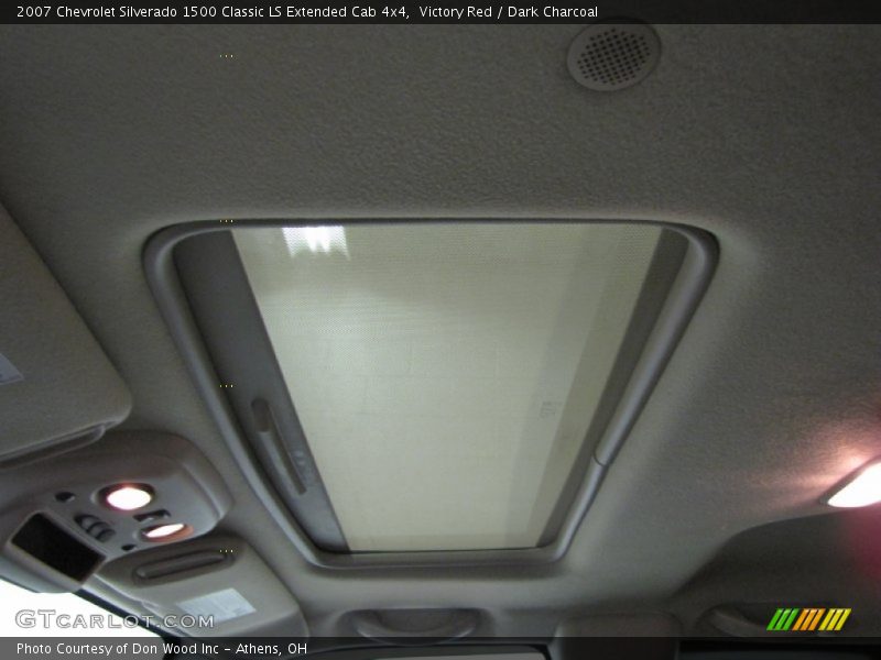 Victory Red / Dark Charcoal 2007 Chevrolet Silverado 1500 Classic LS Extended Cab 4x4