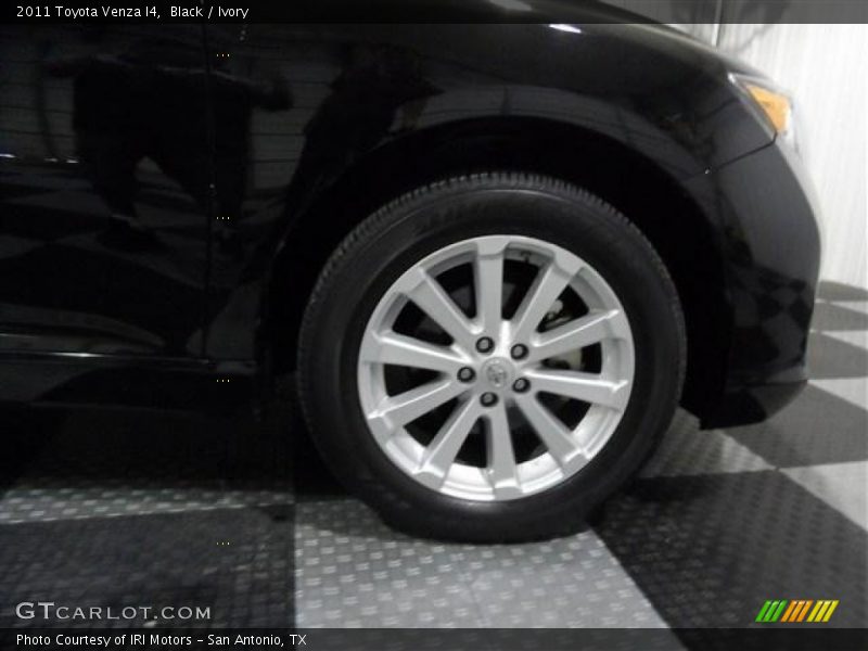 Black / Ivory 2011 Toyota Venza I4