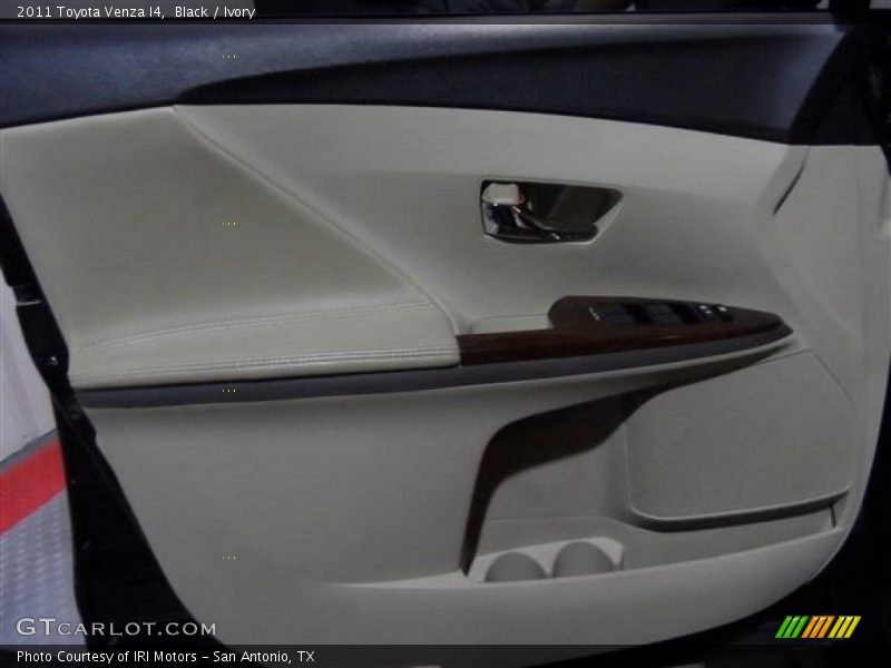 Black / Ivory 2011 Toyota Venza I4